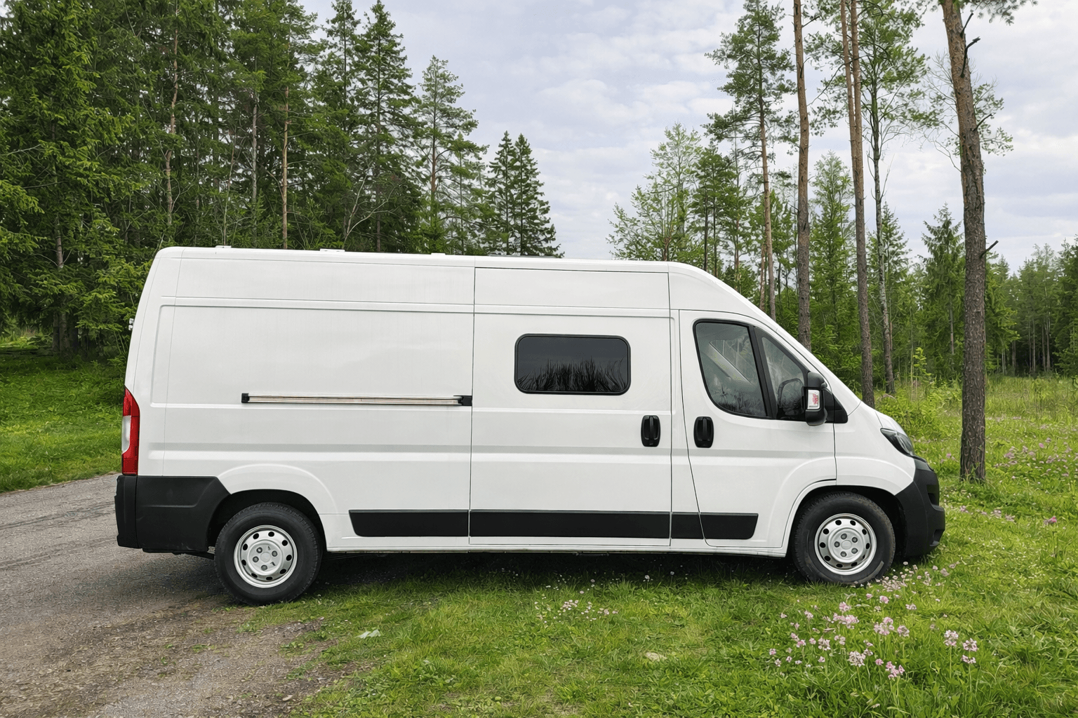 Campy McCampface sett fra siden