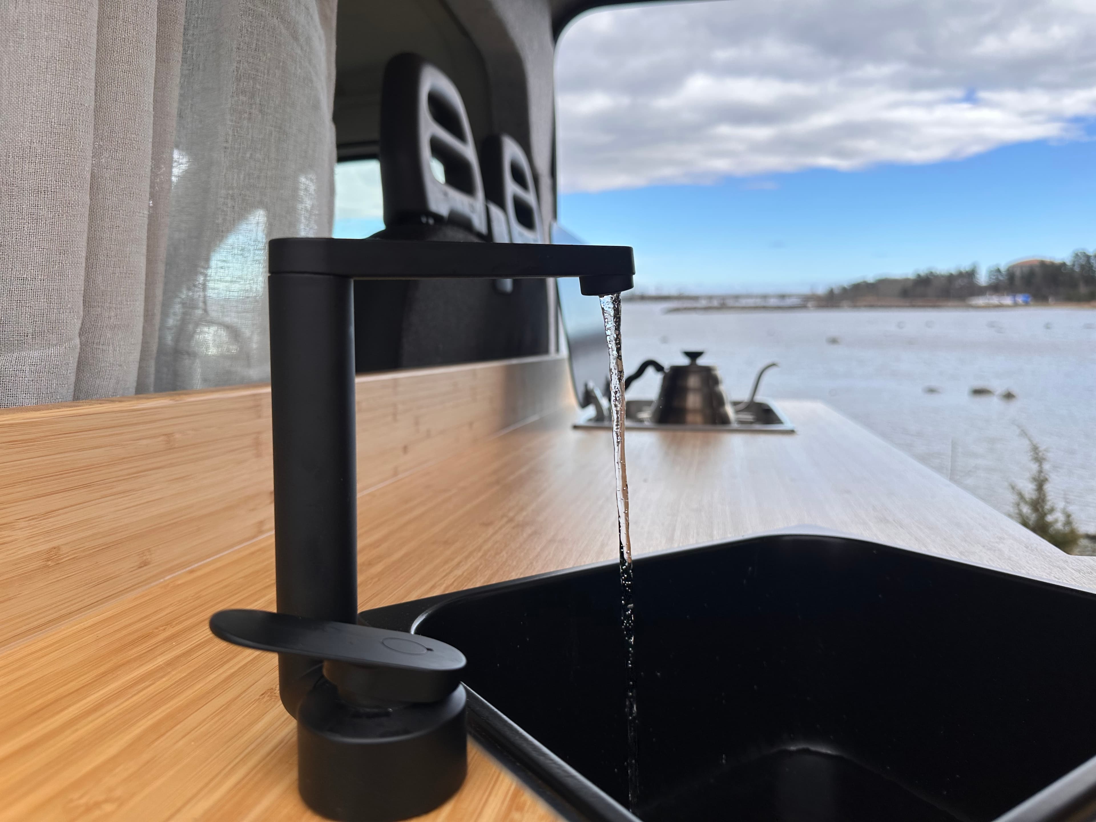 Rennende vann – 60 liter ferskvann og 19 liter gråvann.